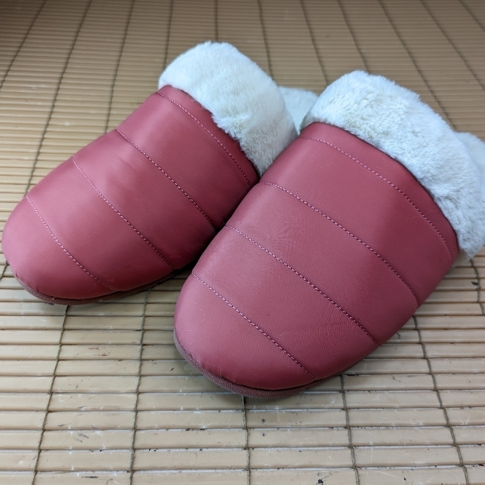 Vionic women's sz 6-6.5 foux fur lined coral pink fabric slide sandals. New with